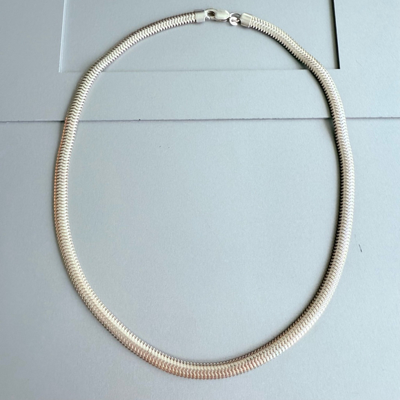 Estate Chunky Wide Heavy Round Flat Snake 5.5mm Collar Chain 18" Necklace VTG - Picture 1 of 5